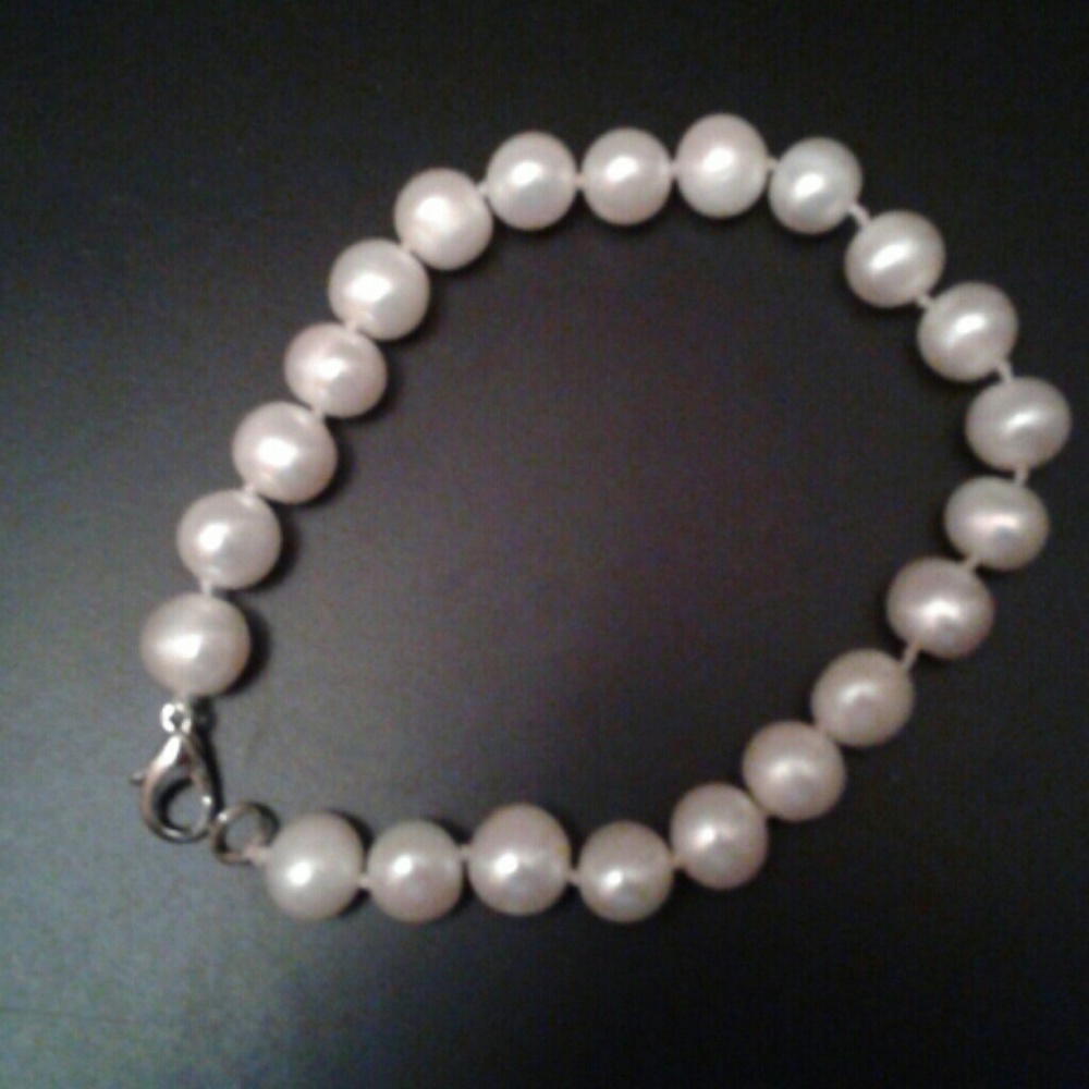 SALE! Vintage White well rounded not flawed pretty freshwater pearl bracelet
